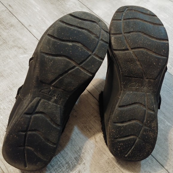 Clarks slides. Size 9. Black - Picture 4 of 5